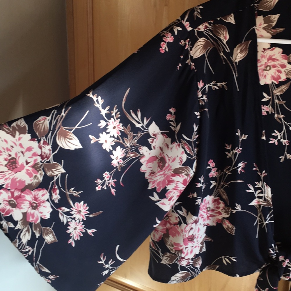 Blouse - Picture 2 of 3
